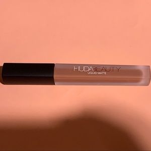 Huda Beauty Liquid Lipstick: Trendsetter